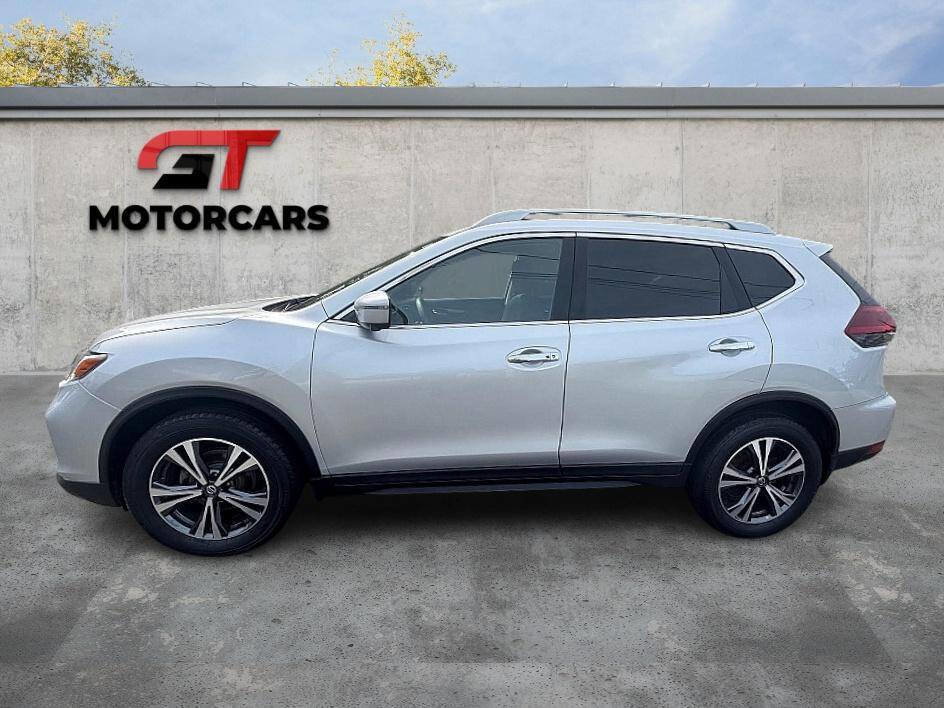 Used 2019 Nissan Rogue SV w/ Premium Package image 2