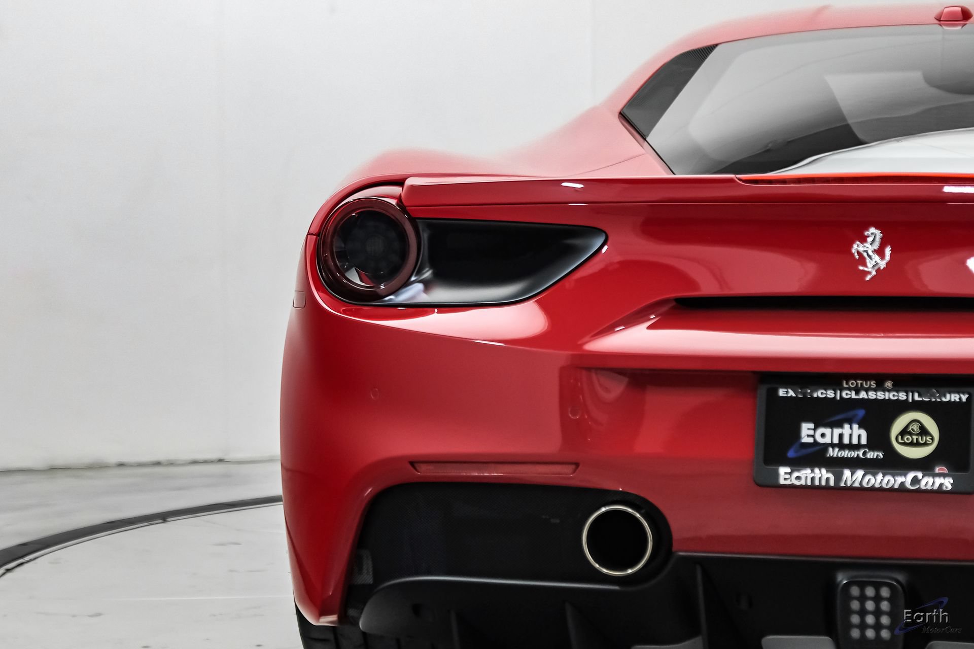 Used 2017 Ferrari 488 GTB RWD image 16