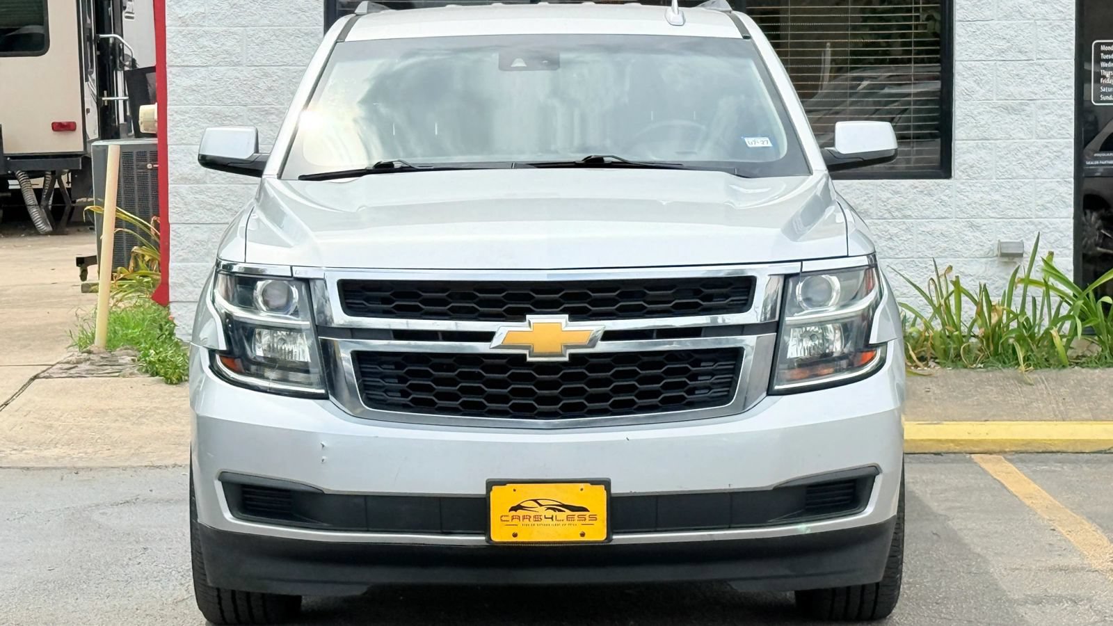 Used 2016 Chevrolet Suburban LT RWD image 3