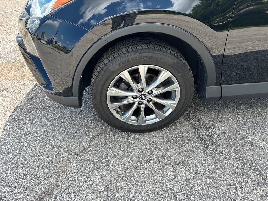 Used 2018 Toyota RAV4 Limited w/ Advanced Technology Package AWD/4WD image 9