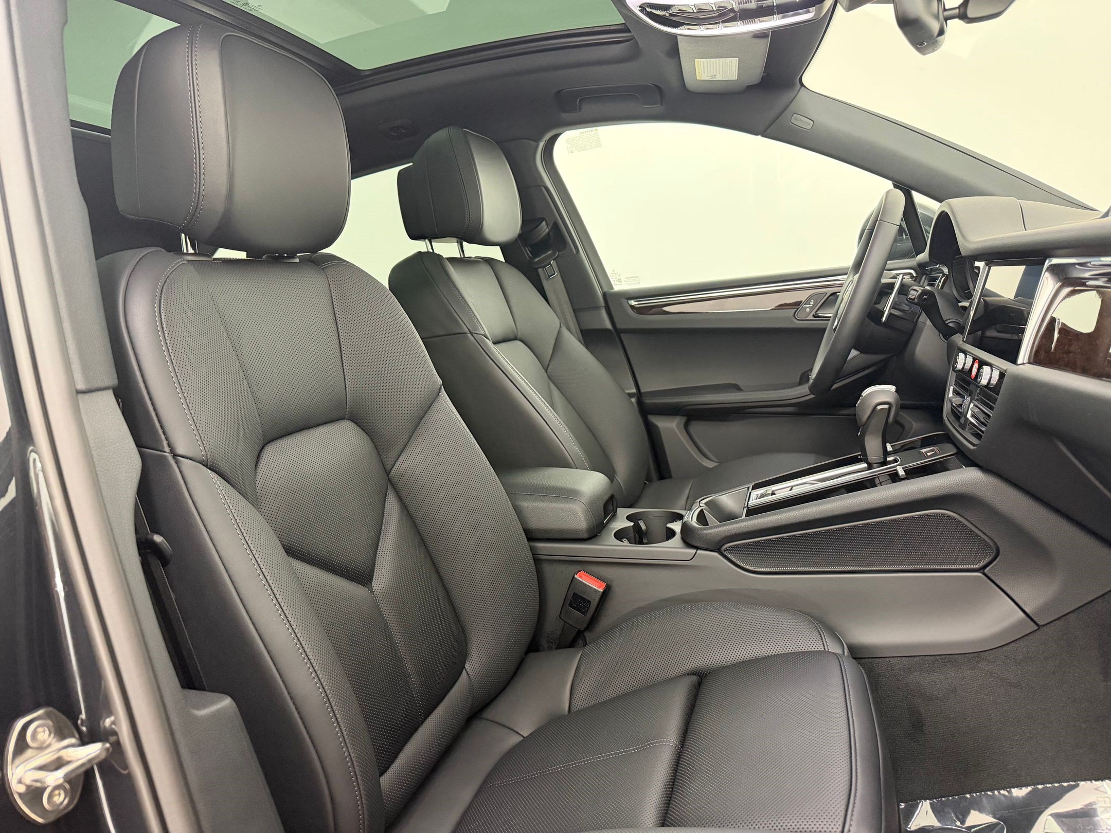 New 2026 Porsche Macan AWD/4WD image 19