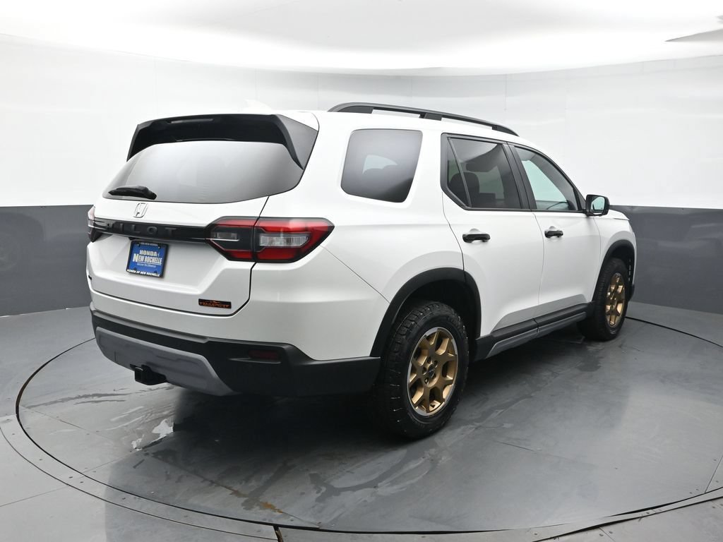 Certified 2024 Honda Pilot TrailSport image 6