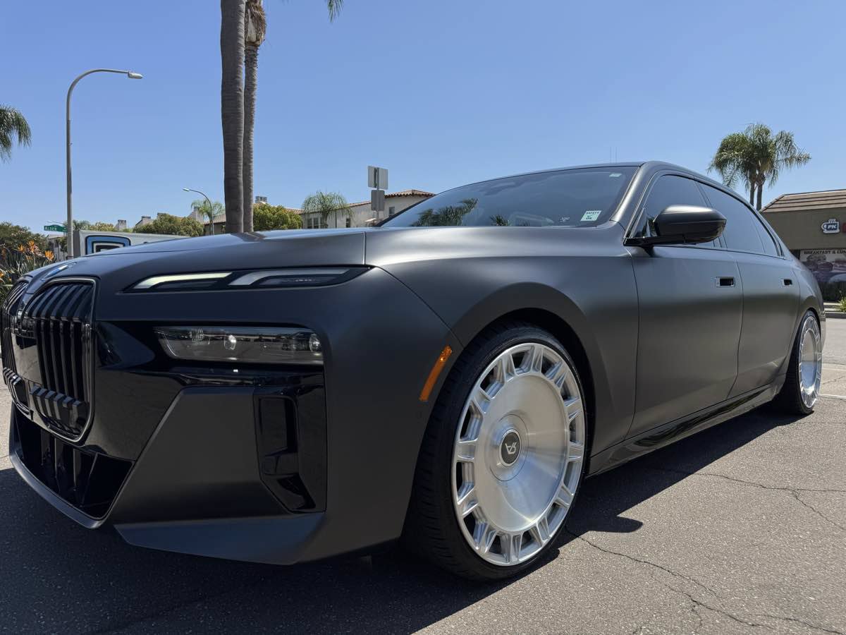 Used 2026 BMW 740i w/ Premium Package RWD image 12