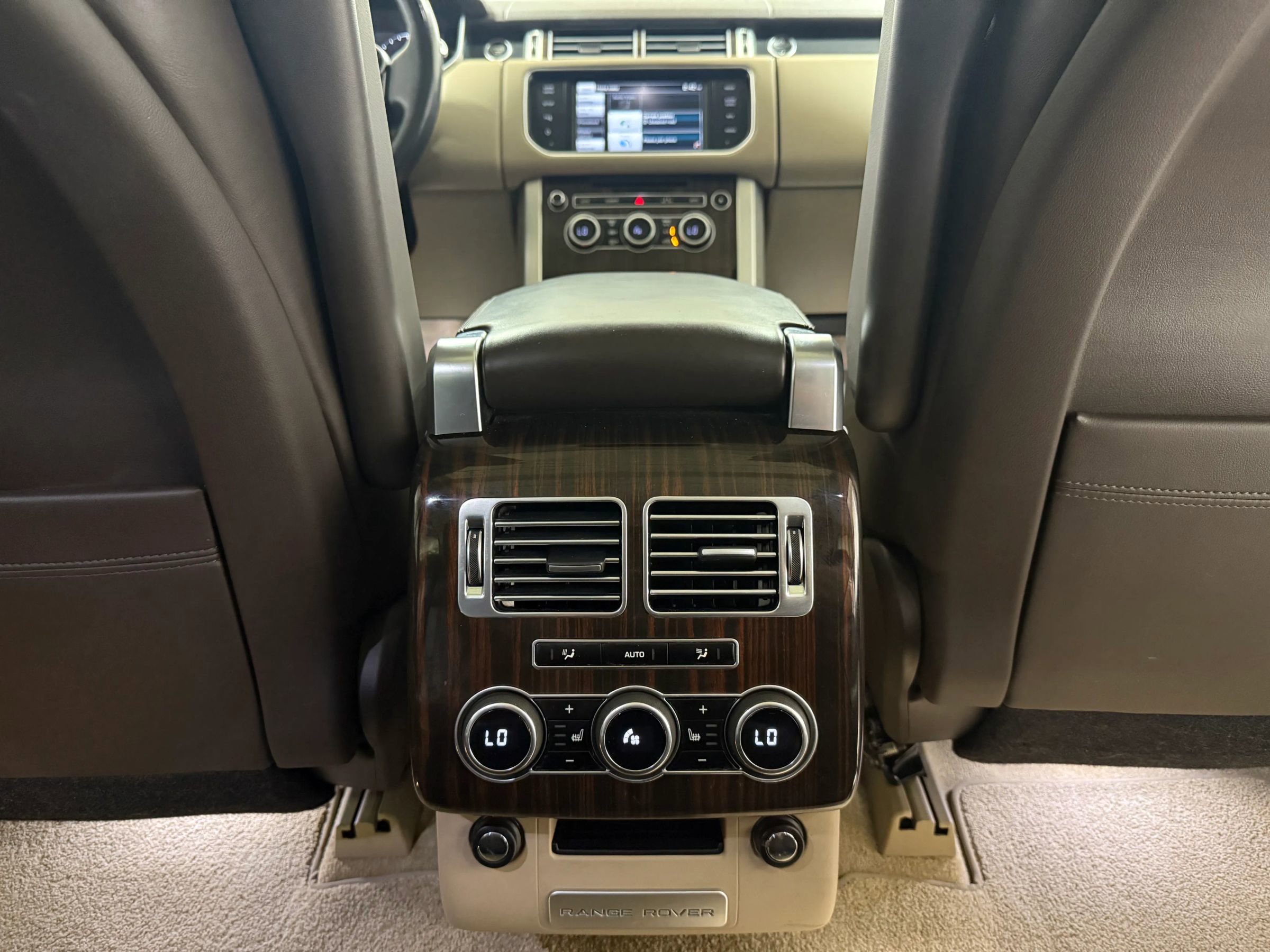 Used 2014 Land Rover Range Rover Supercharged image 32