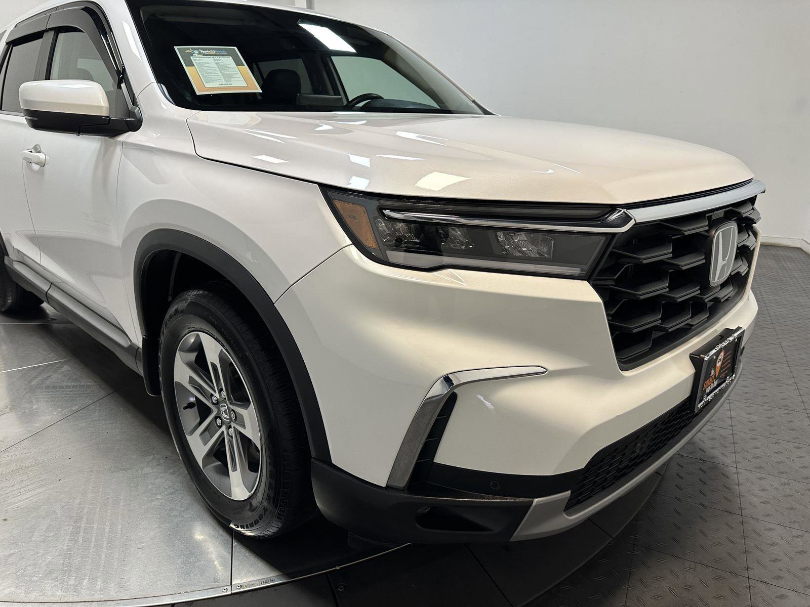 Certified 2024 Honda Pilot EX-L image 3