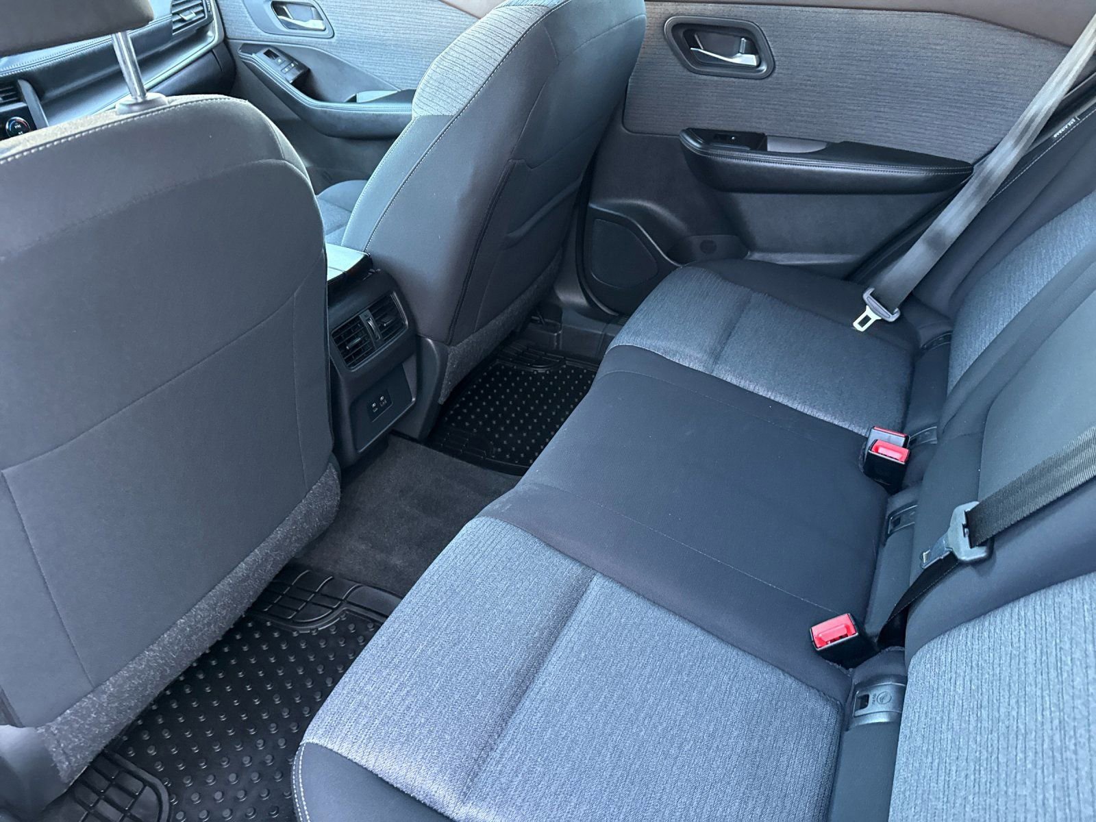 Used 2023 Nissan Rogue SV image 12