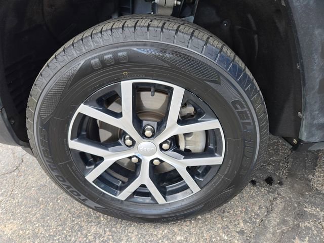 Used 2023 Jeep Grand Cherokee L Limited AWD/4WD image 44