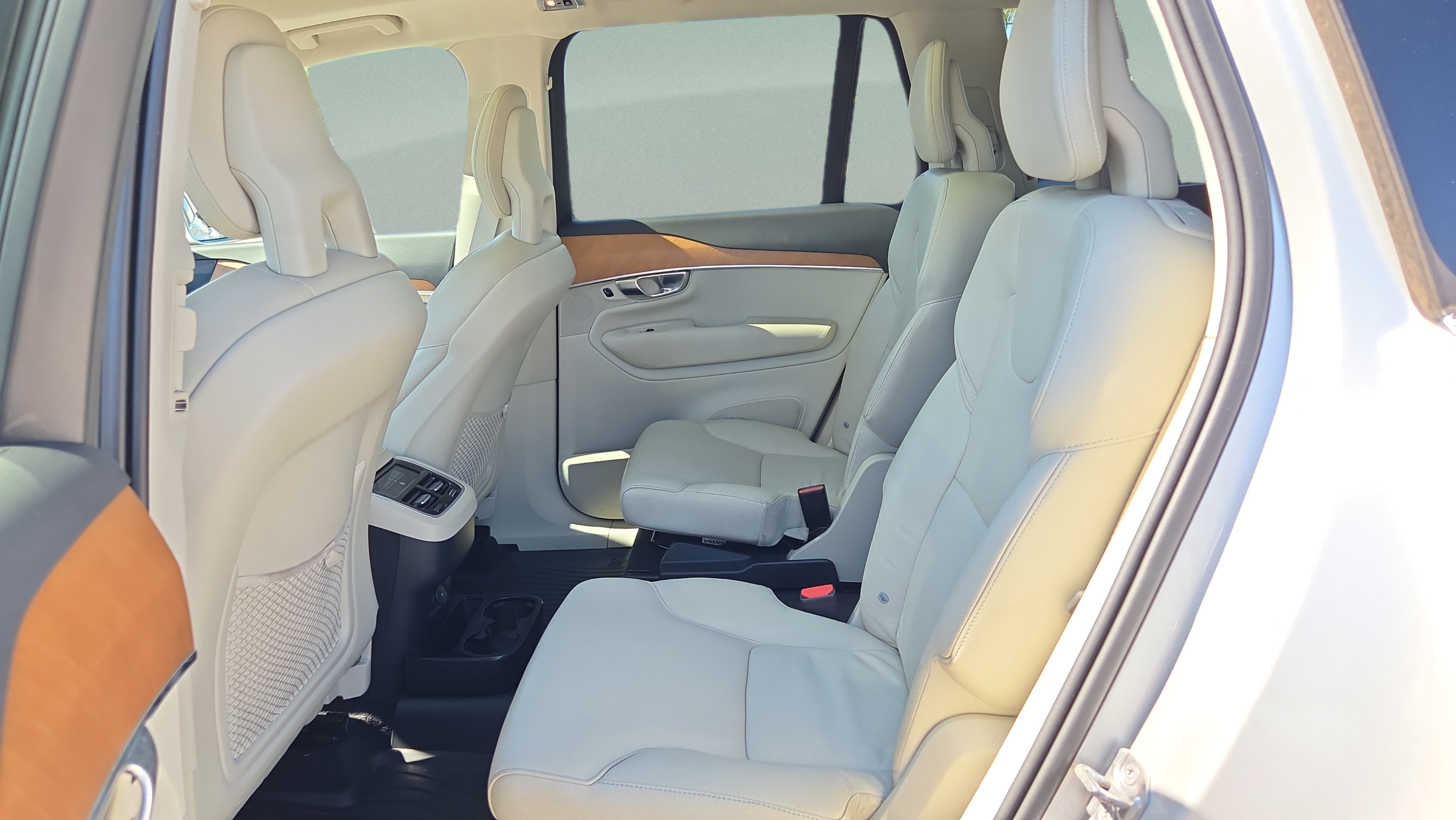 Used 2021 Volvo XC90 T6 Momentum w/ Advanced Package AWD/4WD image 12