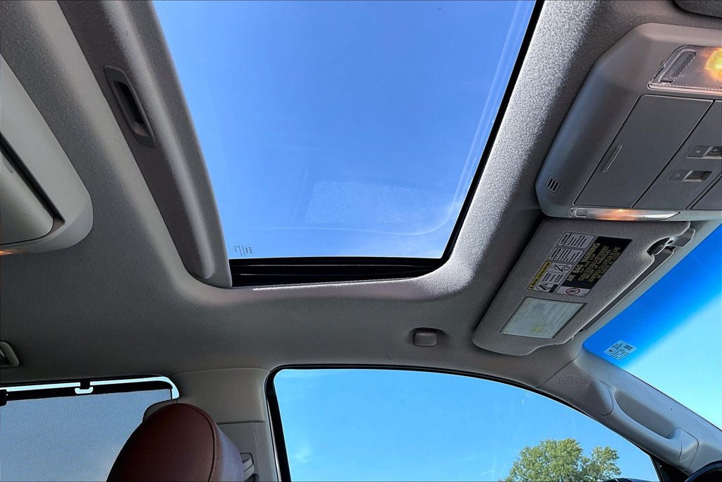 Used 2015 Toyota Sequoia Platinum AWD/4WD image 21