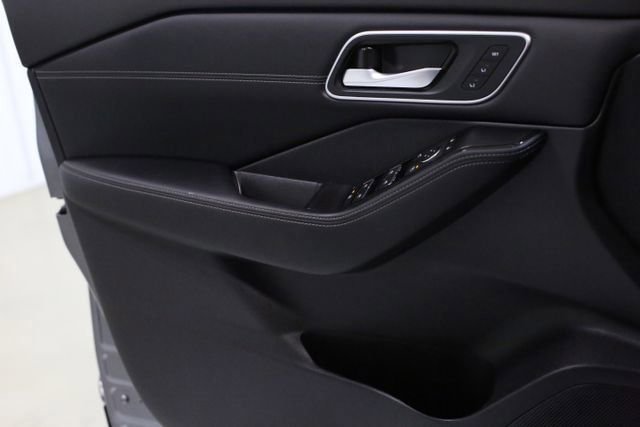 New 2026 Nissan Rogue Platinum image 11