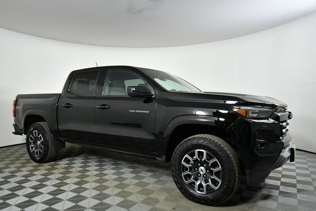 Used 2024 Chevrolet Colorado Z71 w/ Z71 Convenience Package 2 image 9