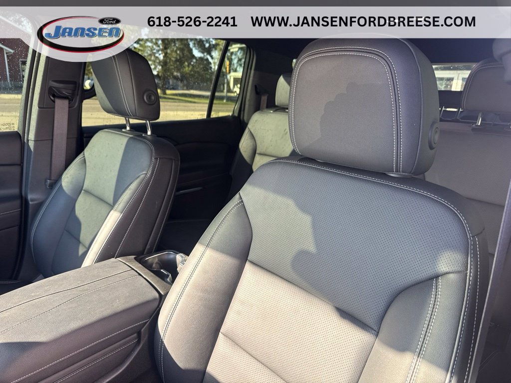 Used 2025 Chevrolet Traverse LT w/ Midnight/Sport Edition FWD image 12