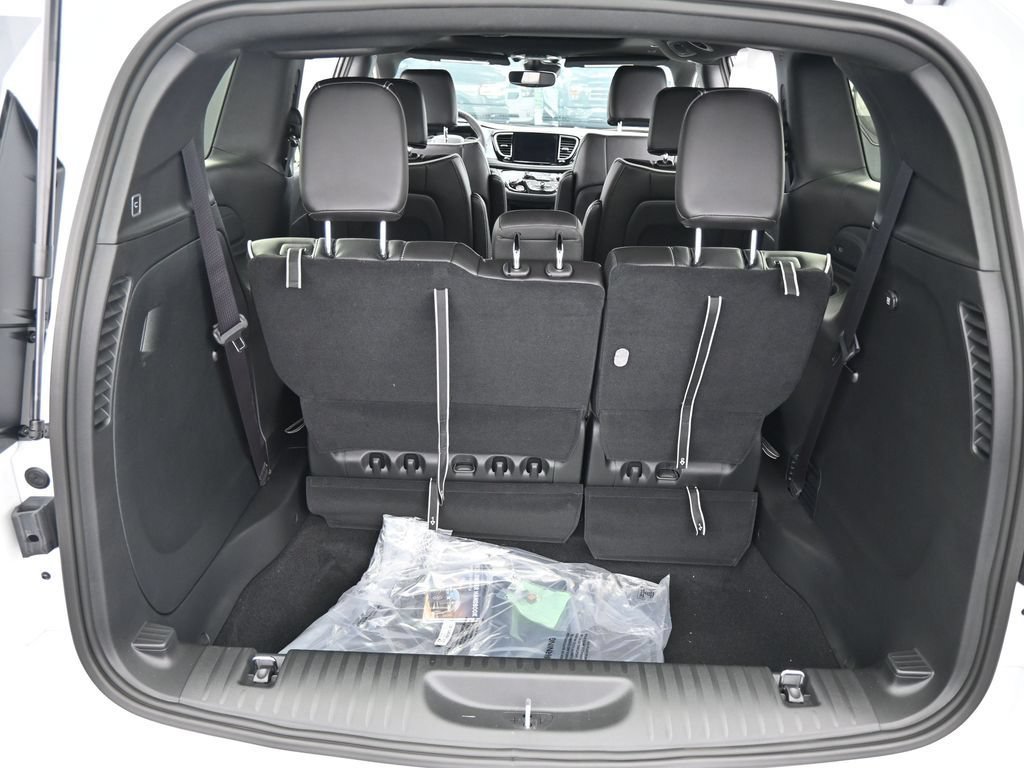 New 2026 Chrysler Pacifica Limited w/ S Appearance Package FWD image 33