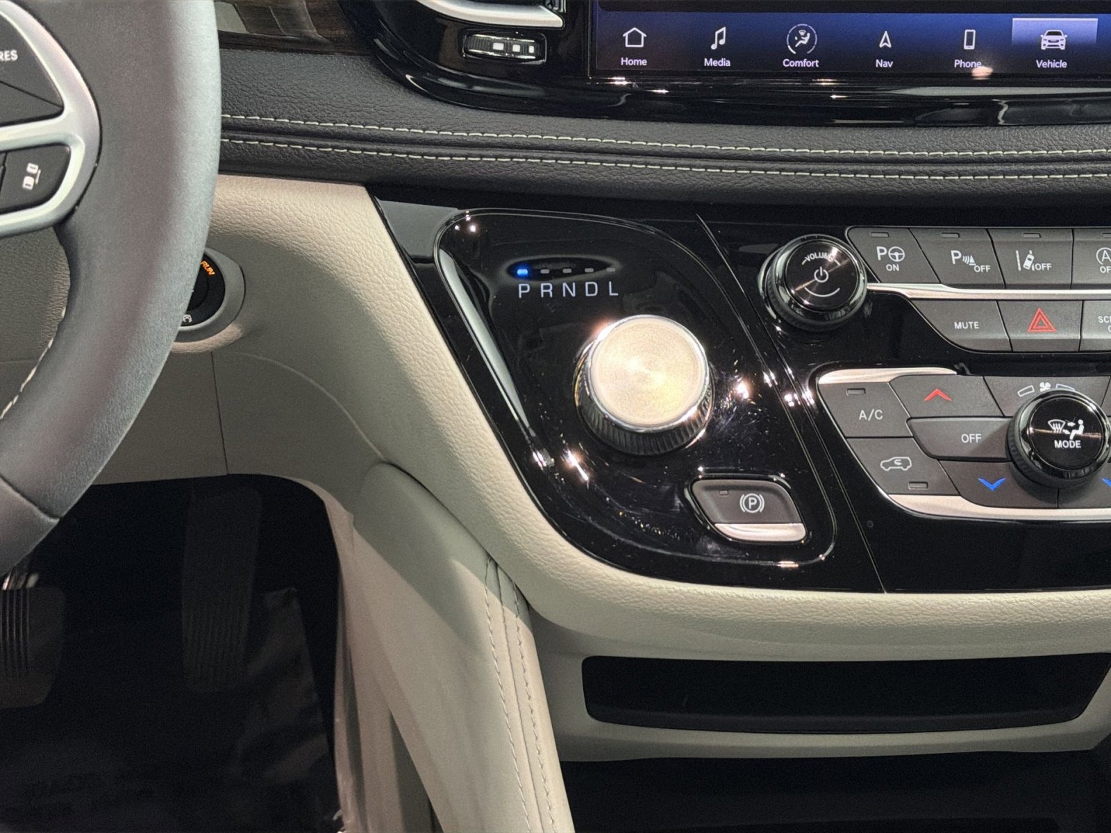 Used 2023 Chrysler Pacifica Limited image 22