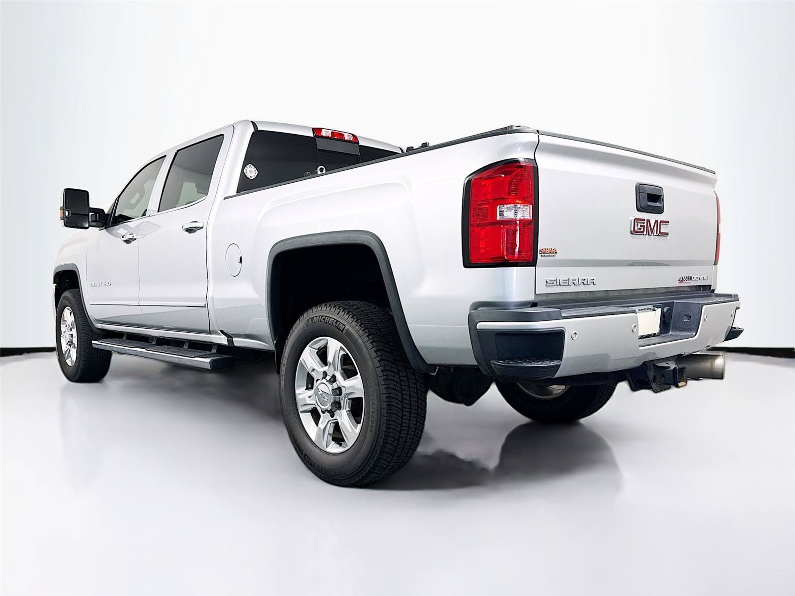 Used 2019 GMC Sierra 2500 Denali w/ Duramax Plus Package AWD/4WD image 11
