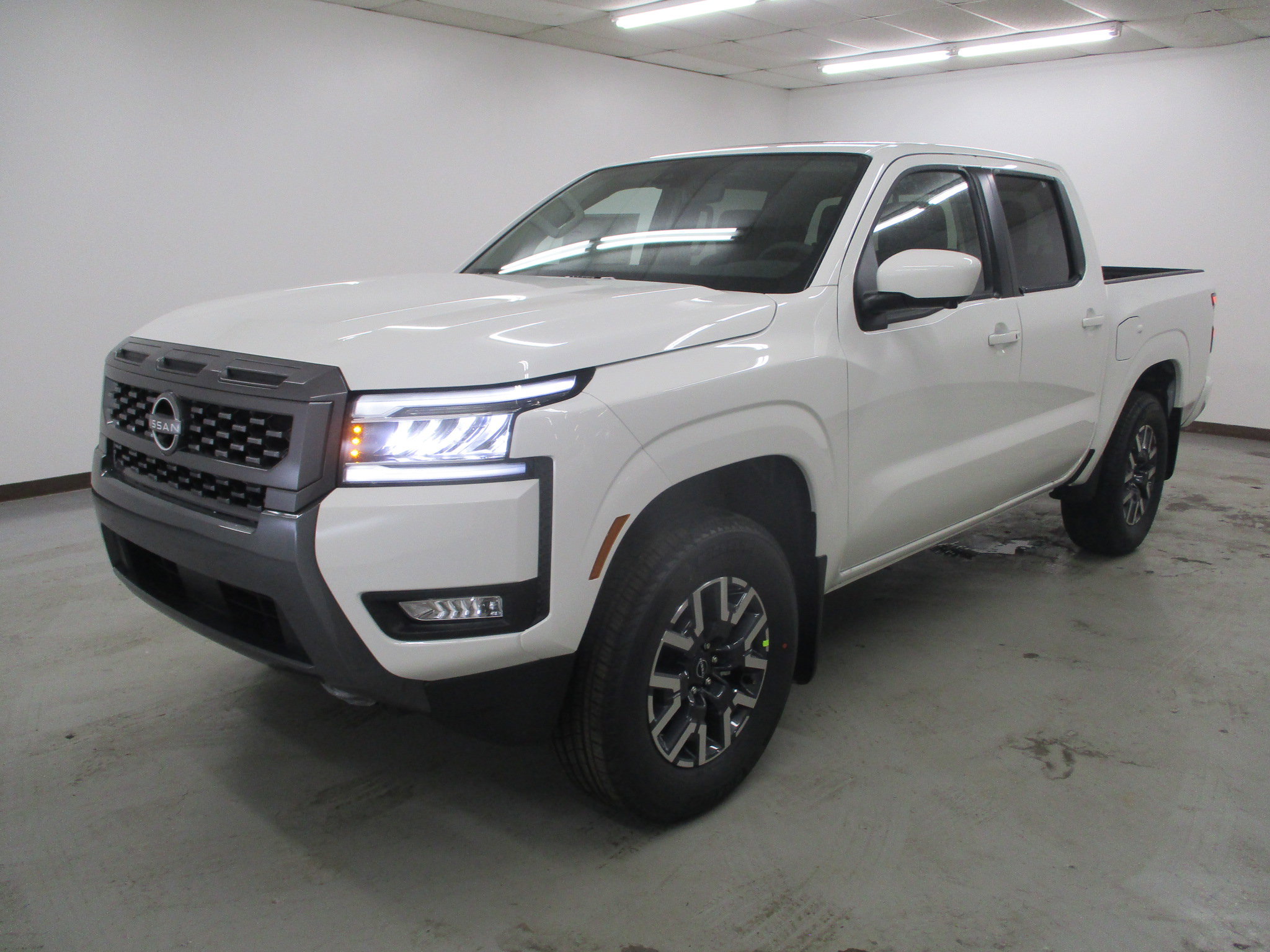 New 2025 Nissan Frontier SL image 1
