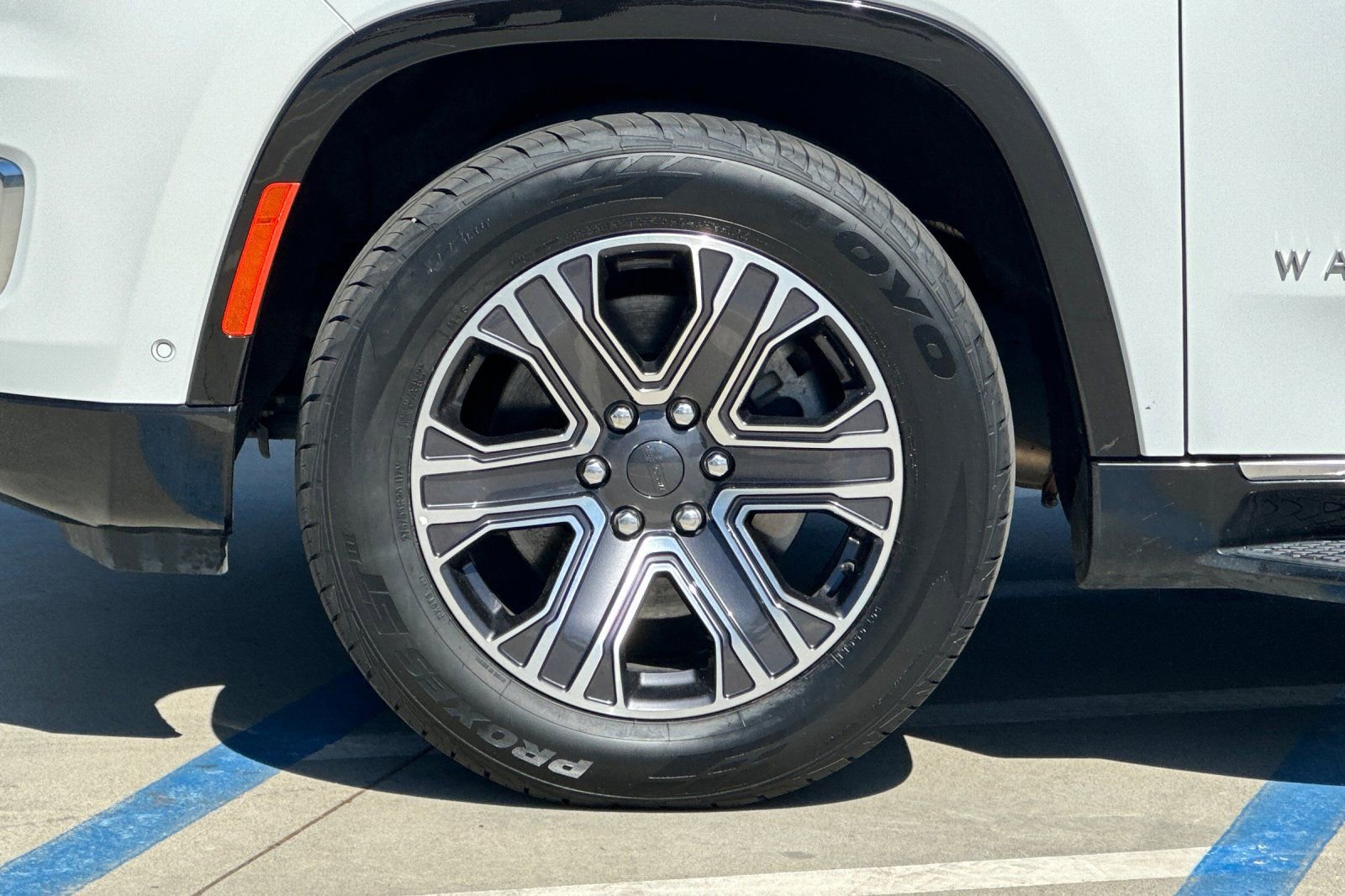 Used 2024 Jeep Wagoneer L Series II w/ Flexible Seating Group AWD/4WD image 27