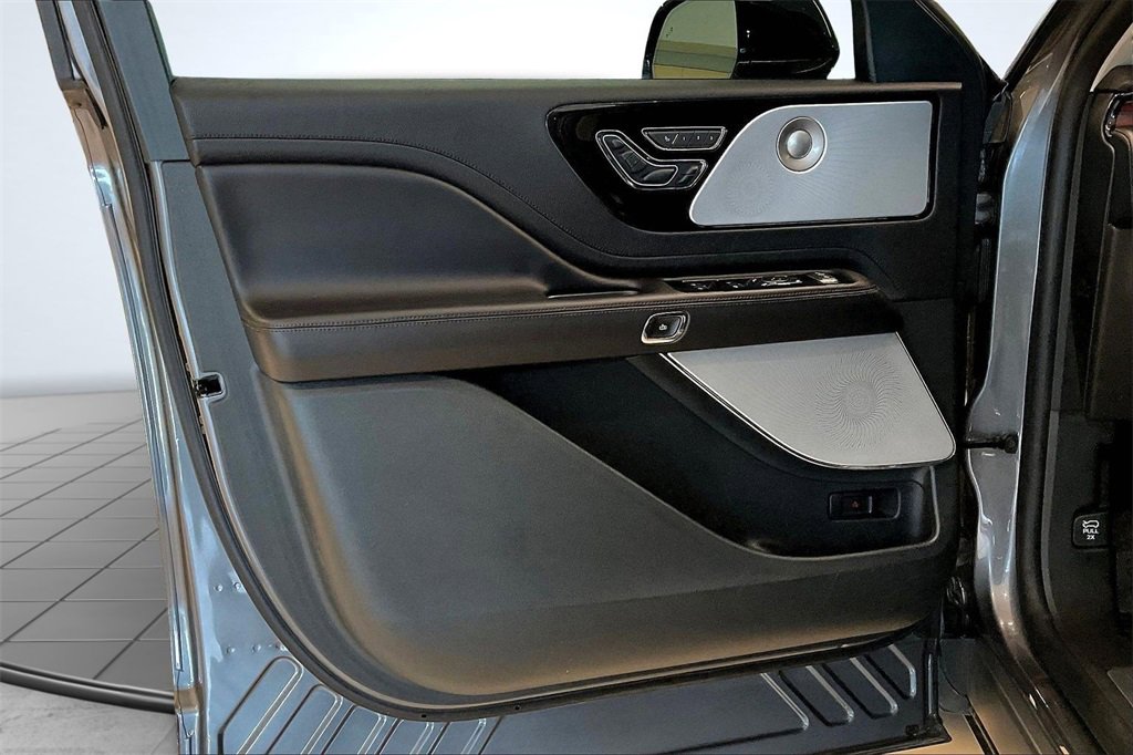 Used 2024 Lincoln Aviator Reserve w/ Equipment Group 201A image 23