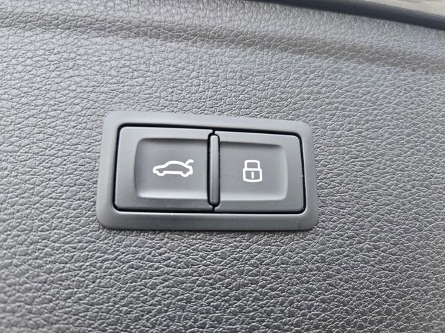 Used 2022 Audi Q5 e Prestige image 11