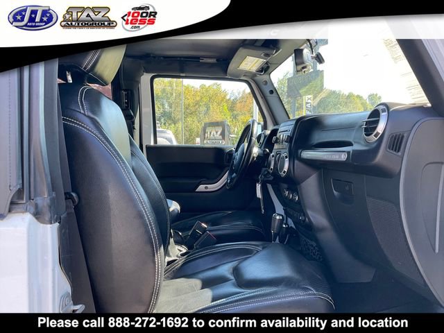 Used 2017 Jeep Wrangler Sahara w/ Connectivity Group AWD/4WD image 13