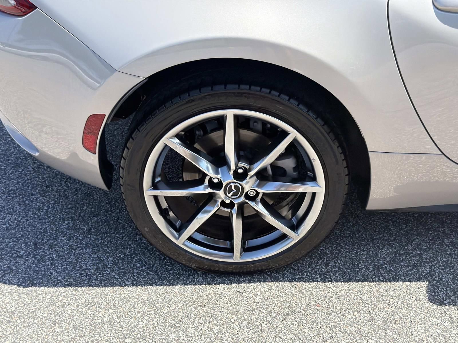 Used 2022 MAZDA MX-5 Miata Grand Touring w/ Weather Package RWD image 15