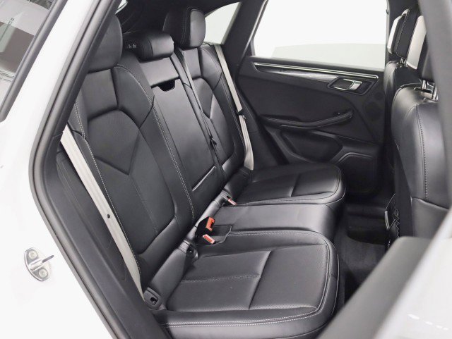 Used 2023 Porsche Macan image 25