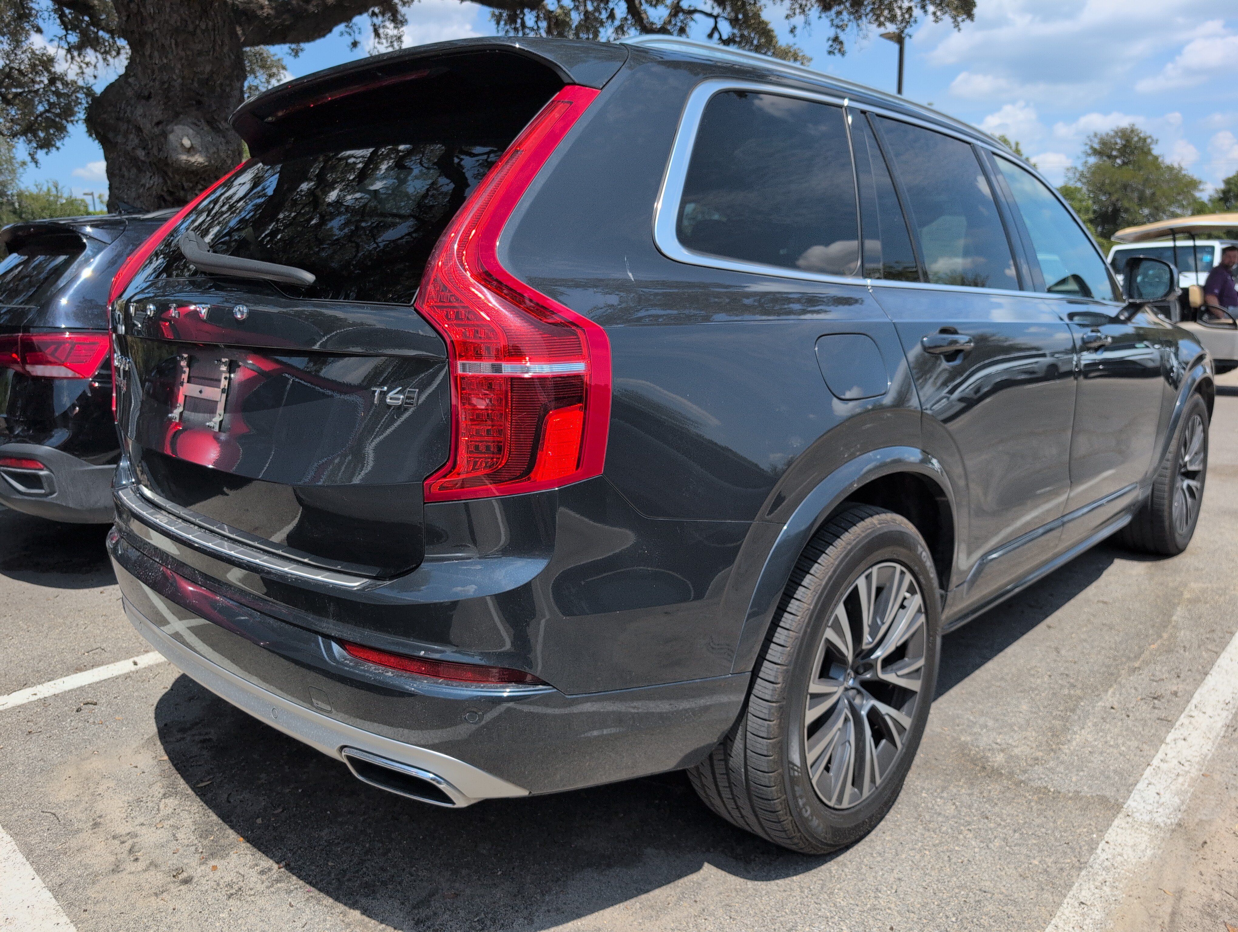Used 2021 Volvo XC90 T6 Momentum w/ Advanced Package AWD/4WD image 3