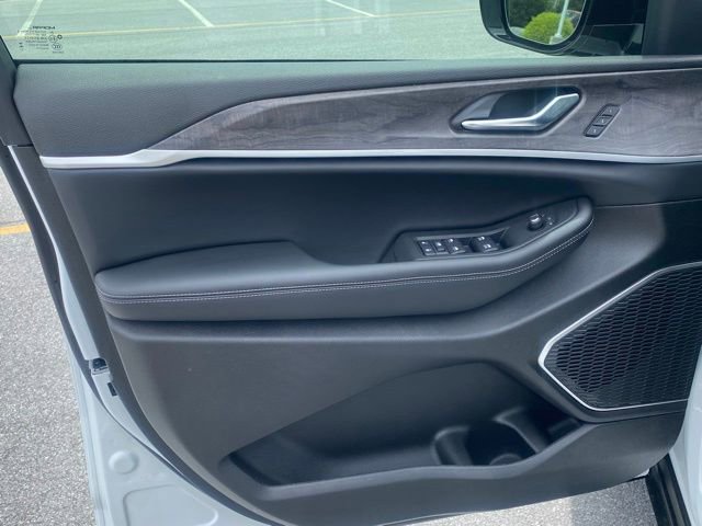 New 2025 Jeep Grand Cherokee L Limited w/ Luxury Tech Group II image 12