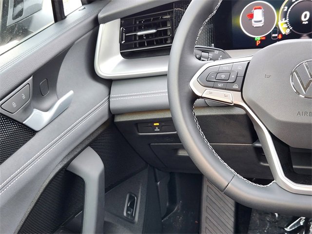 New 2025 Volkswagen Tiguan SE image 26