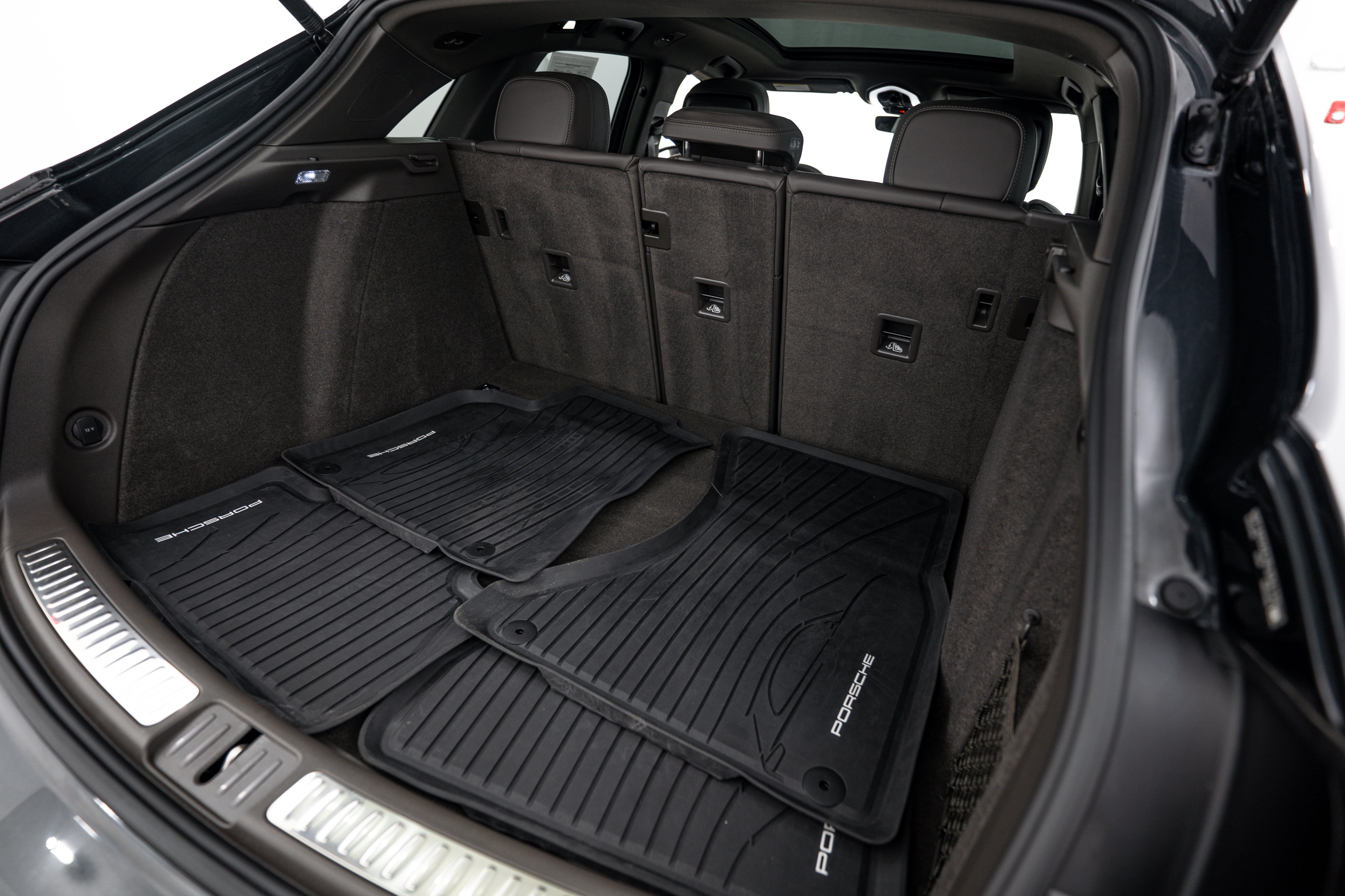 Certified 2024 Porsche Macan S AWD/4WD image 24