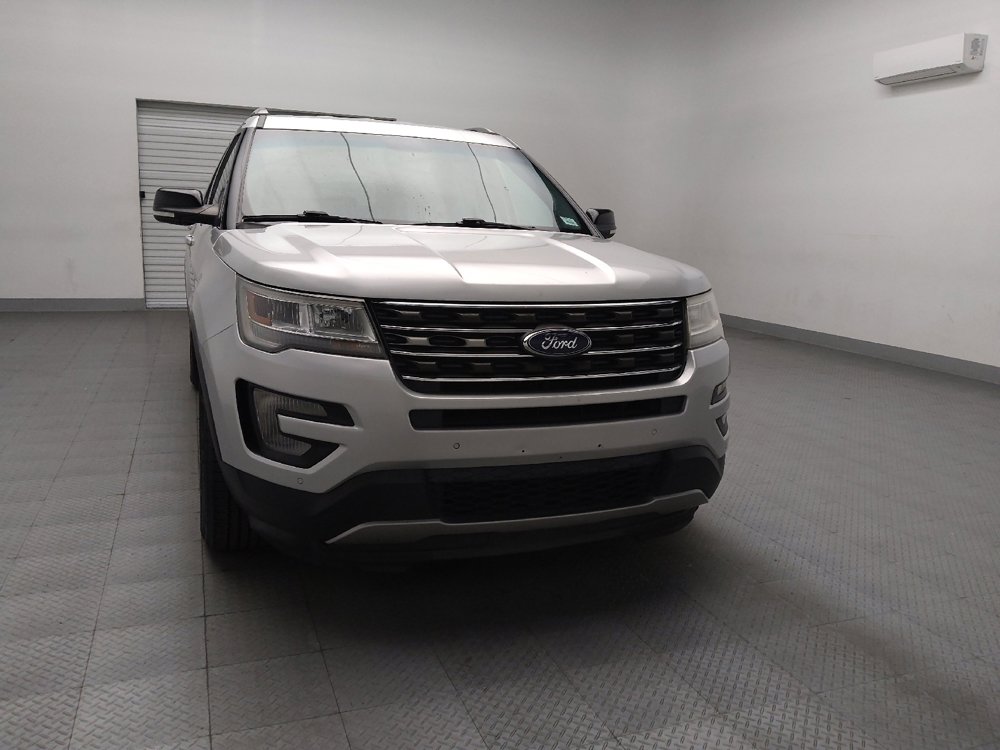 Used 2017 Ford Explorer XLT w/ Equipment Group 202A image 14