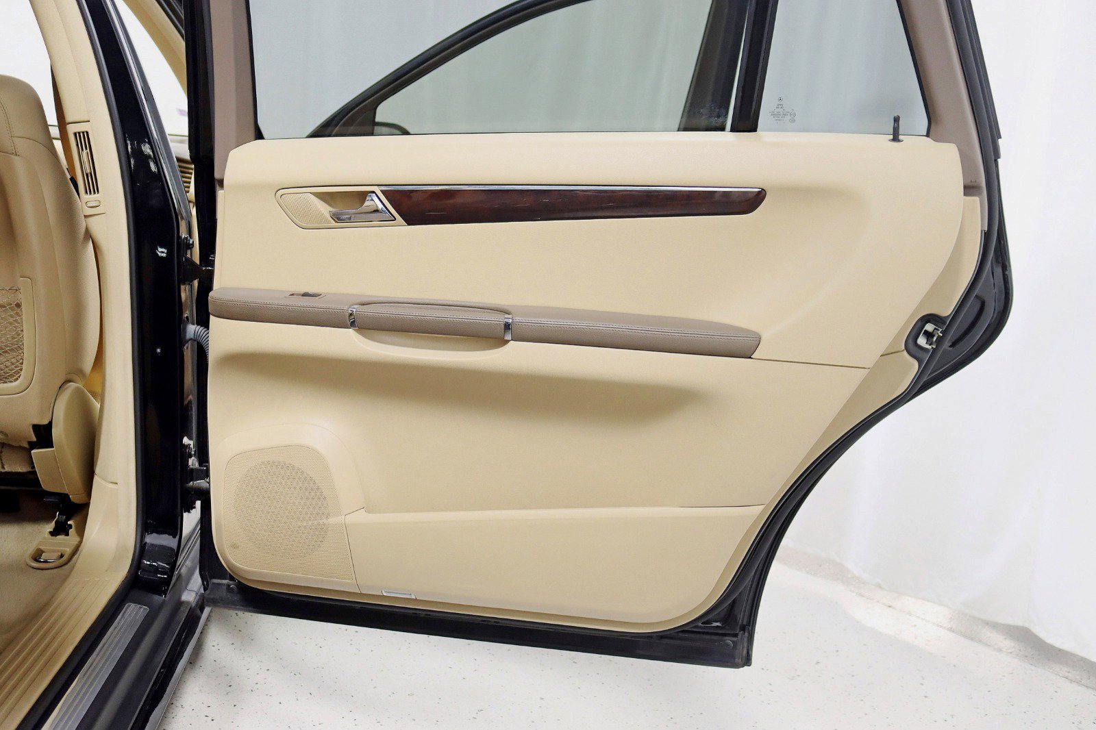 Used 2007 Mercedes-Benz R 500 4MATIC image 34