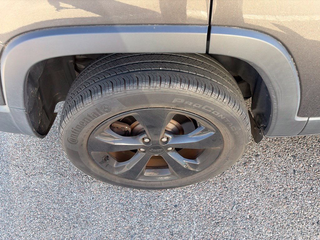 Used 2019 Jeep Cherokee Latitude Plus FWD image 7