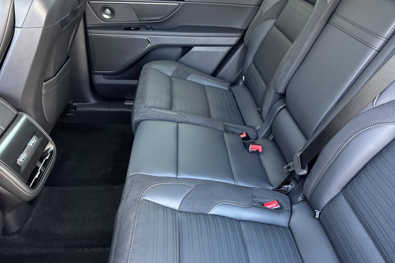 New 2025 Lincoln Nautilus Reserve w/ Jet Appearance Package image 11