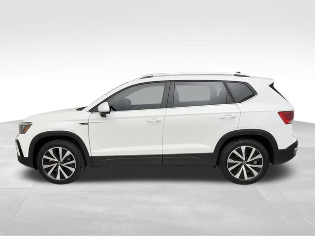 Used 2023 Volkswagen Taos SE w/ Panoramic Sunroof Package AWD/4WD image 5