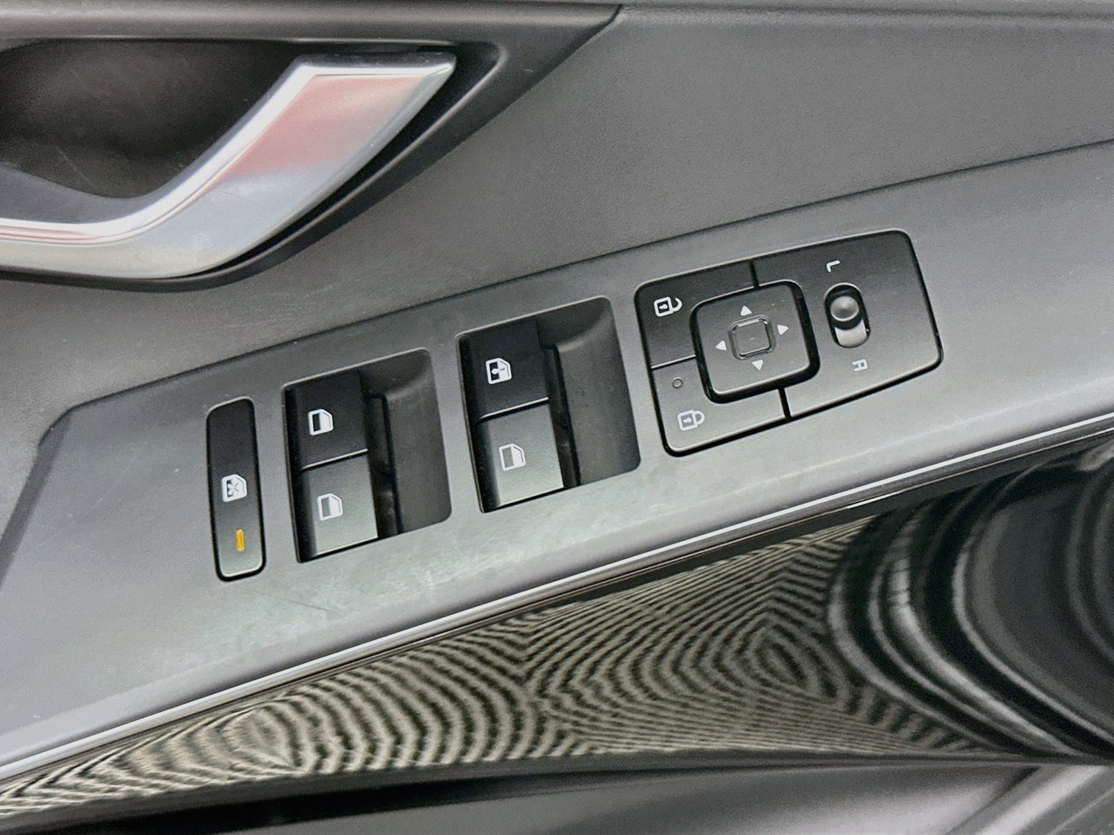 Used 2025 Kia Niro EX FWD image 19
