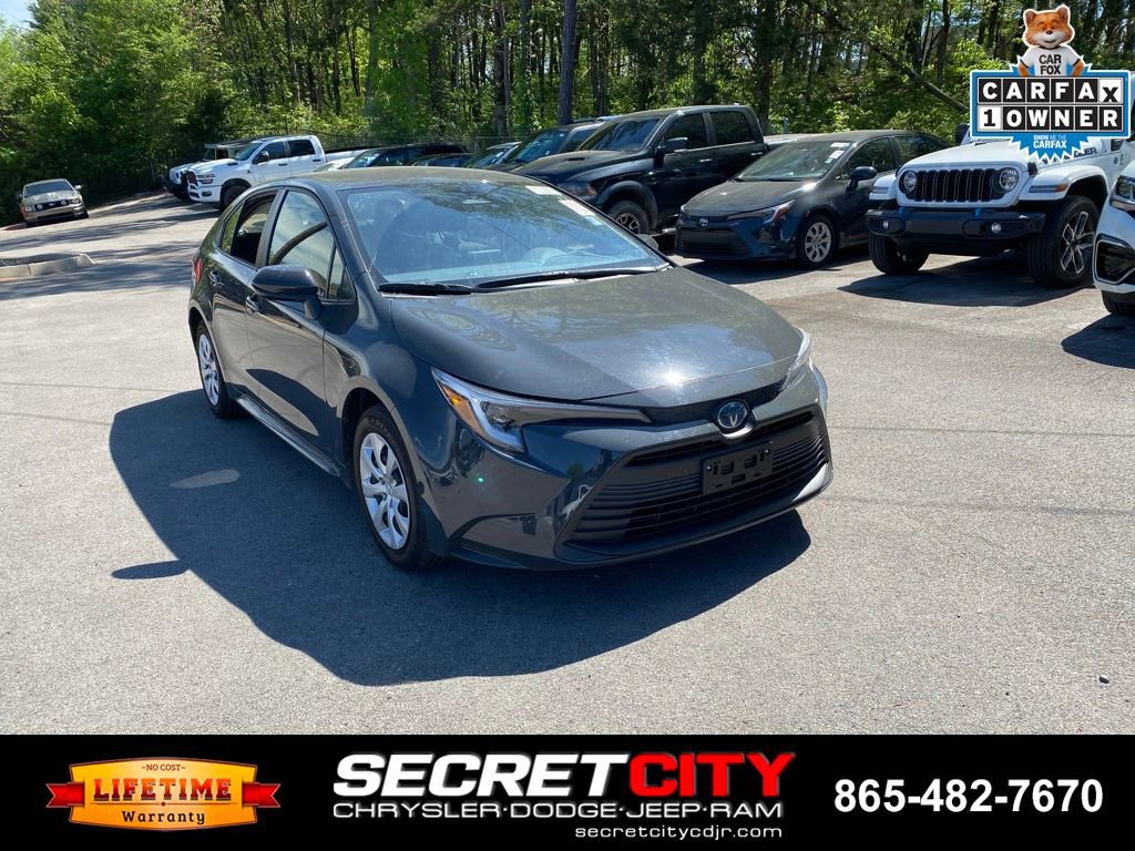 Used 2025 Toyota Corolla LE image 3