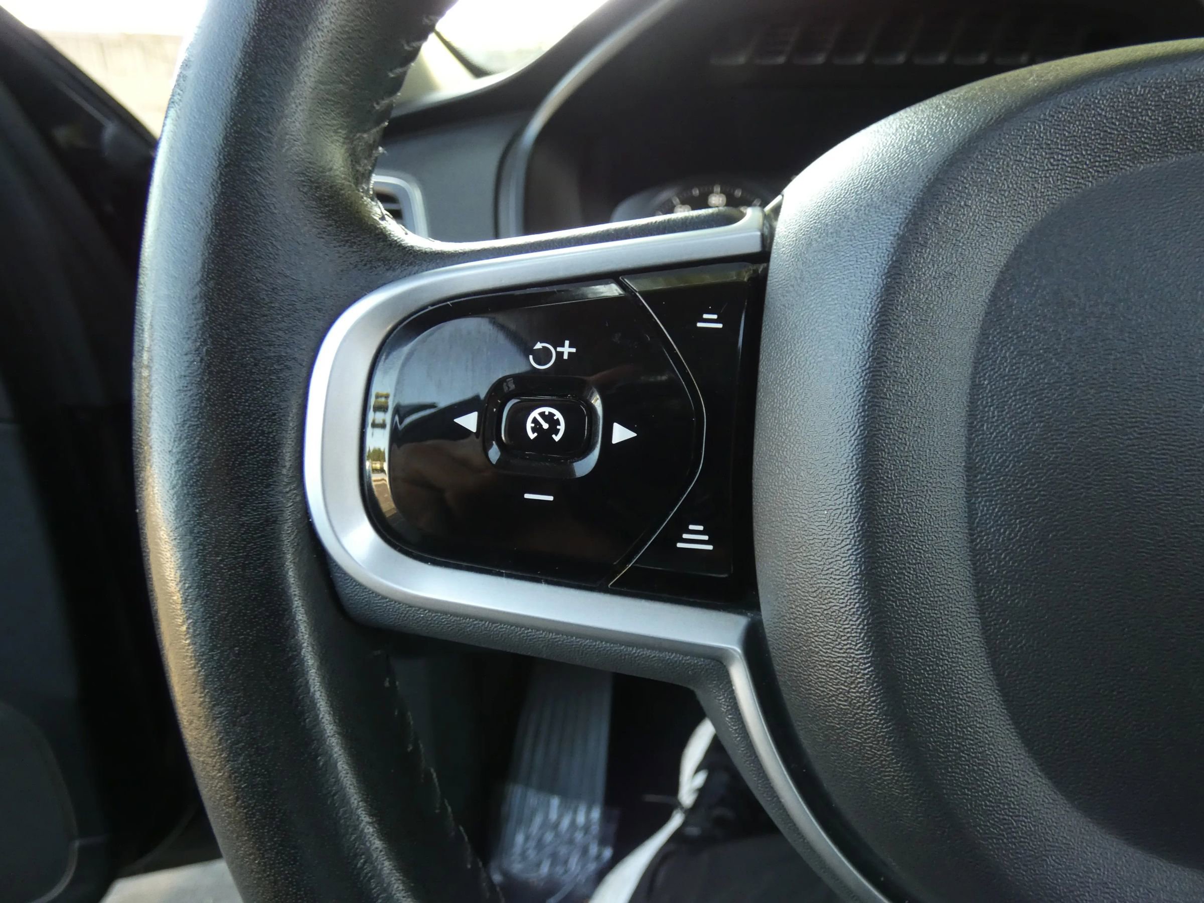 Used 2020 Volvo XC90 T6 Momentum image 62