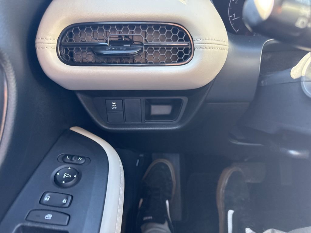 Used 2023 Honda HR-V LX image 16