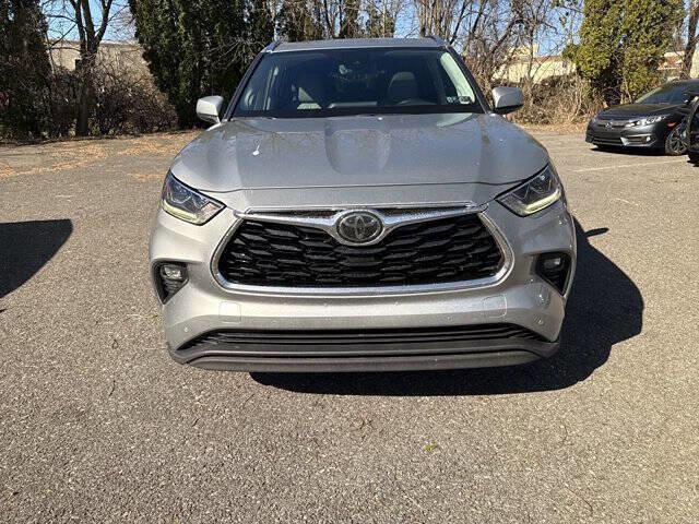 Used 2020 Toyota Highlander Limited image 3