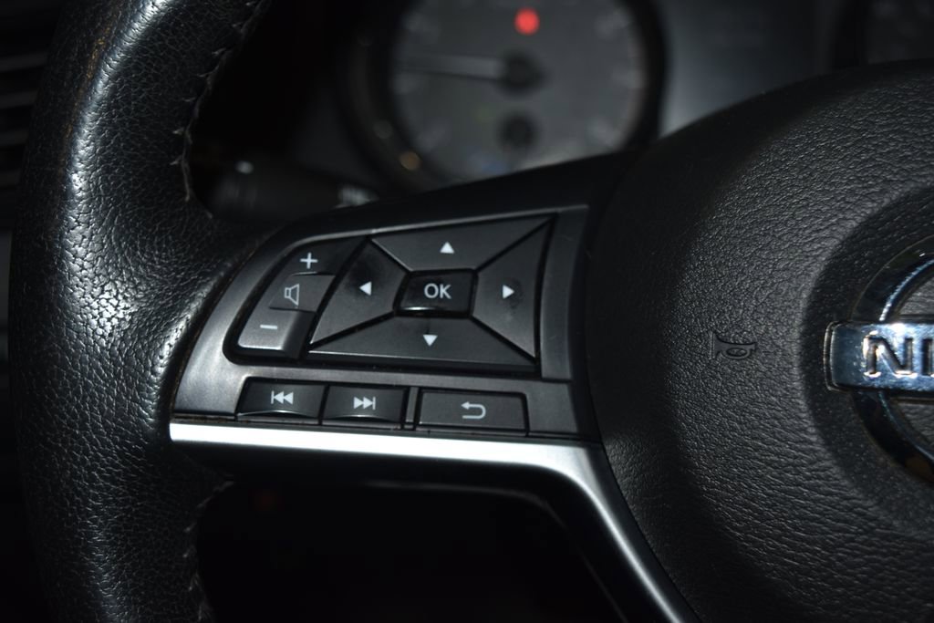 Used 2019 Nissan Rogue SV w/ Premium Package image 9