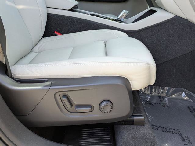 Used 2023 Volvo XC40 B5 Plus w/ Driver Assist Package AWD/4WD image 26