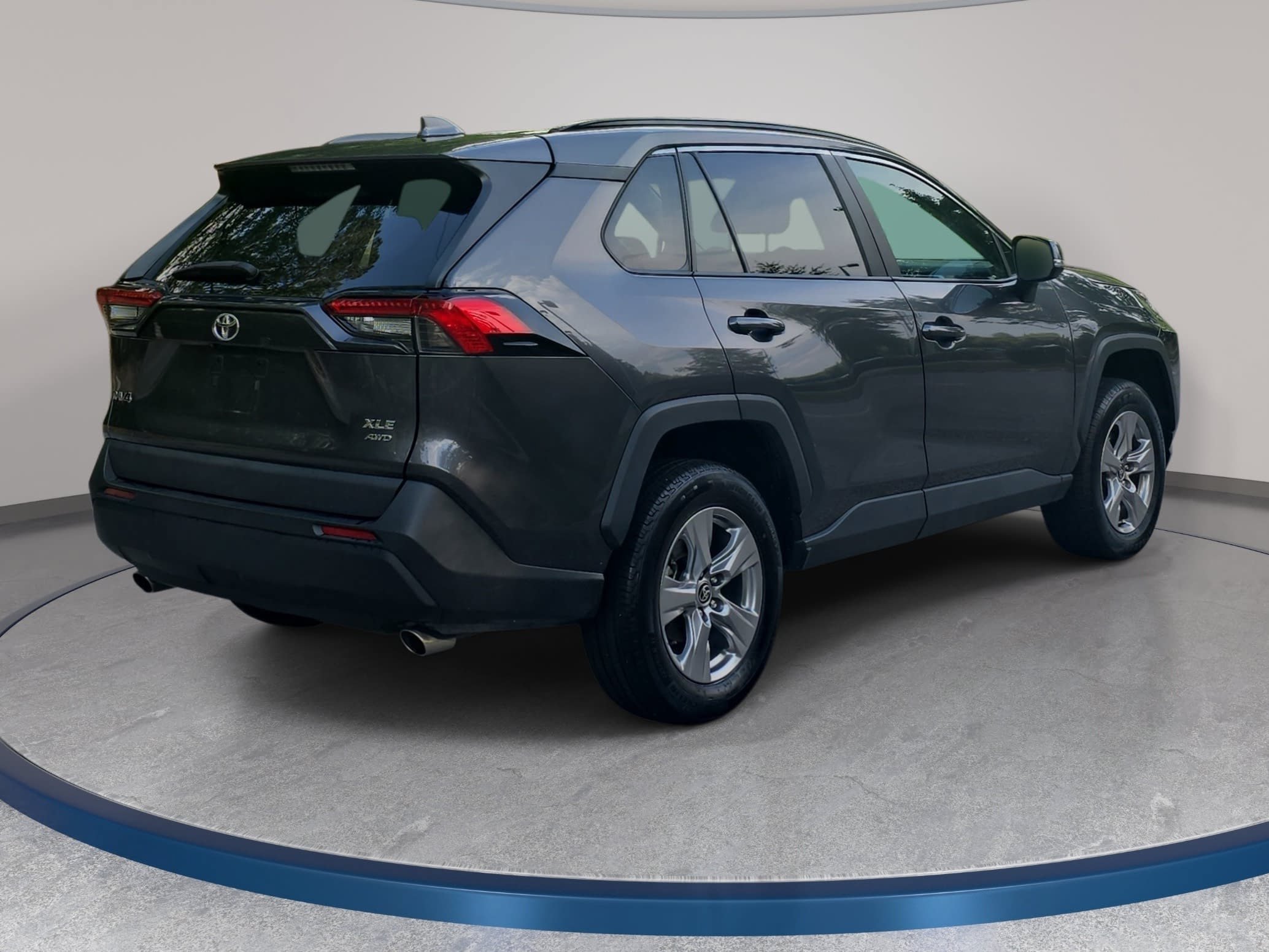 Used 2024 Toyota RAV4 XLE AWD/4WD image 5