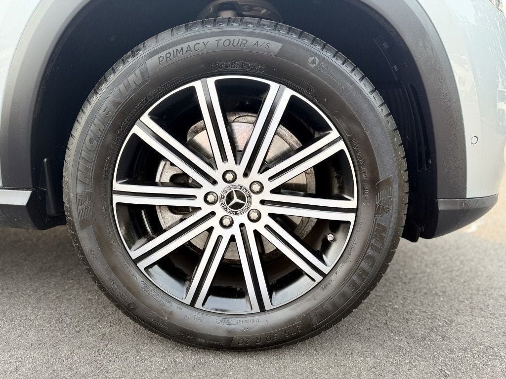 Used 2025 Mercedes-Benz GLE 350 4MATIC w/ Winter Package image 9
