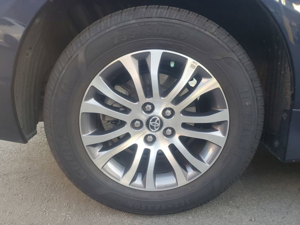 Used 2019 Toyota Sienna XLE image 5