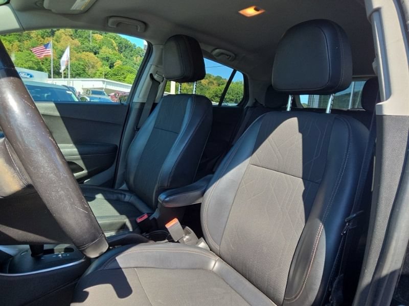 Used 2020 Chevrolet Trax LT w/ Redline Edition AWD/4WD image 10