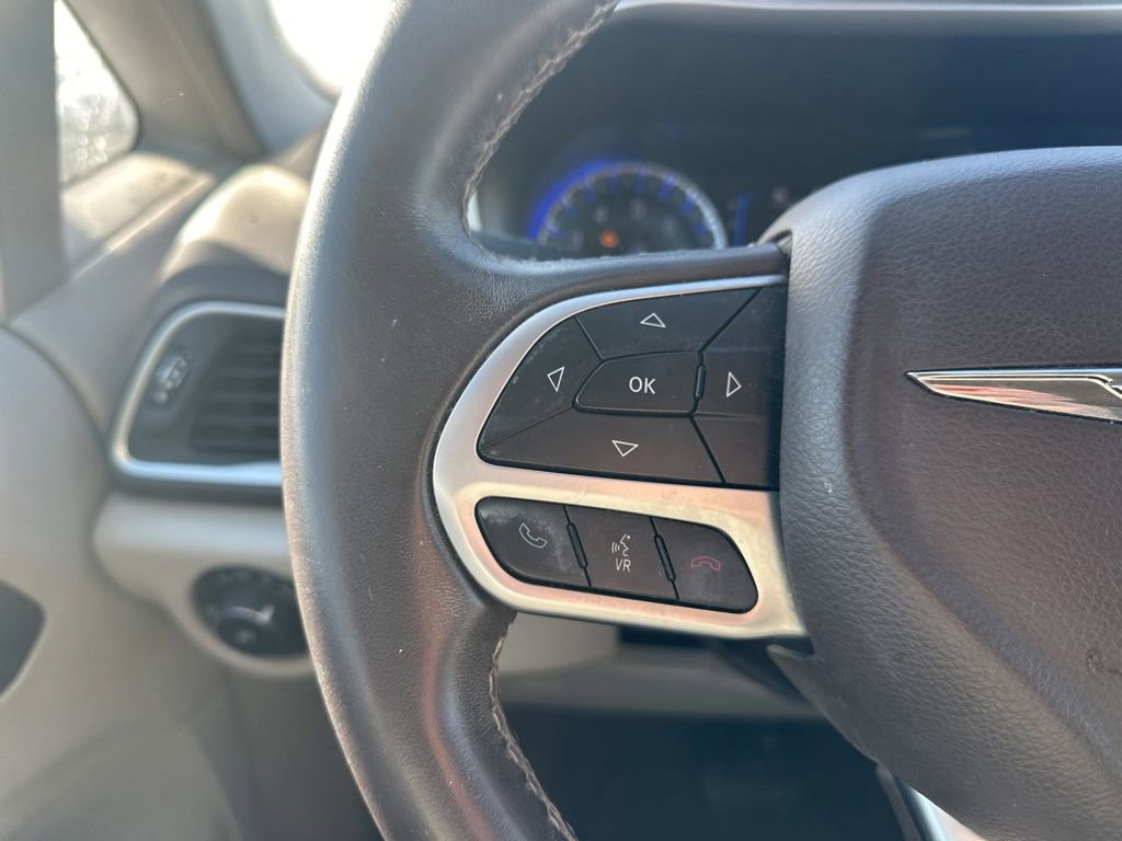 Used 2017 Chrysler Pacifica Touring-L w/ Tire & Wheel Group image 20