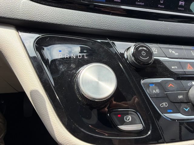 Used 2023 Chrysler Pacifica Touring-L FWD image 36