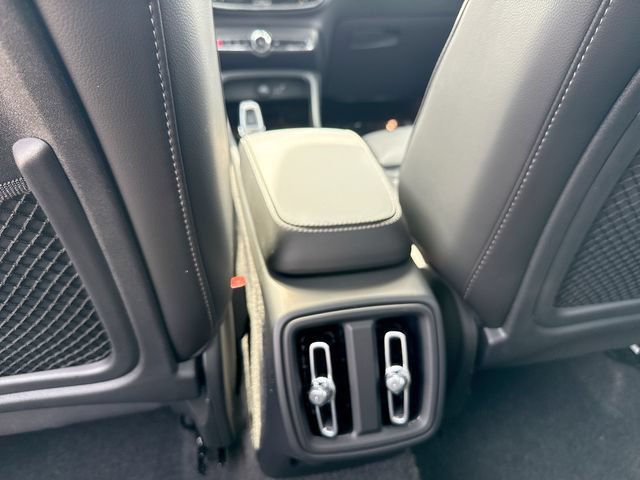 Certified 2025 Volvo XC40 B5 Ultra AWD/4WD image 27