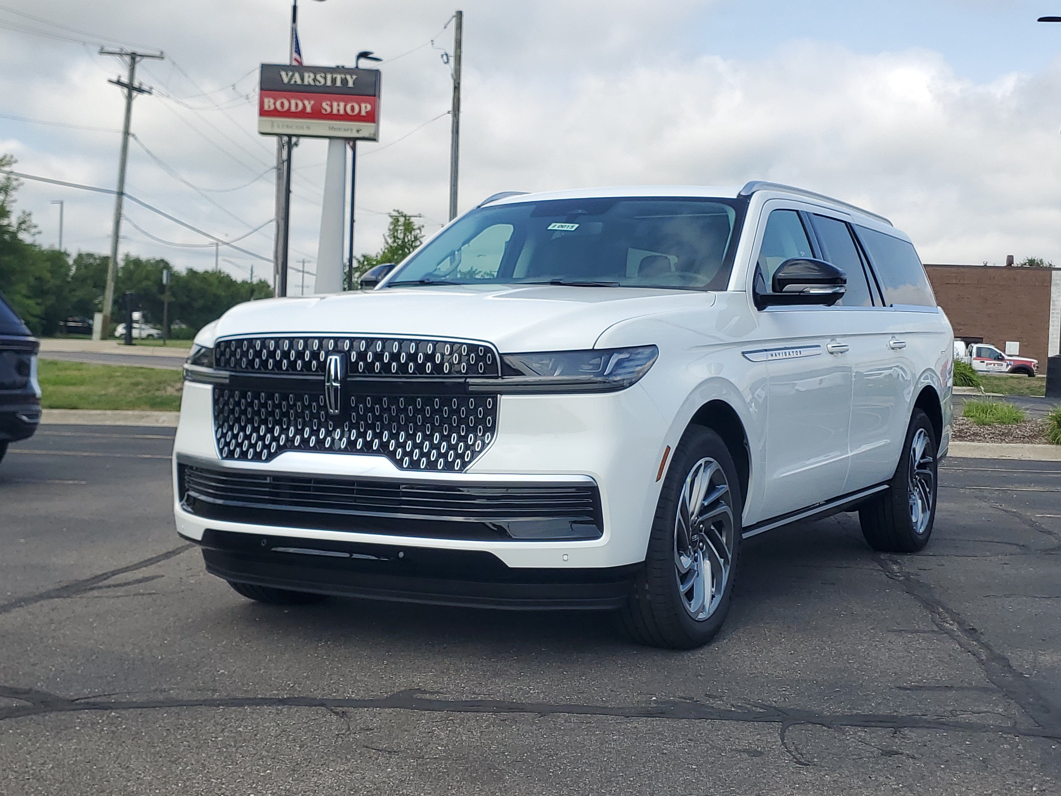 New 2027 Lincoln Navigator L Reserve AWD/4WD image 2